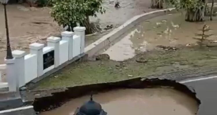 Banjir Lumpuhkan Bekasi
