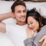 Manfaat Kedekatan Fisik dengan Pasangan Sebelum Tidur untuk Kesehatan Mental