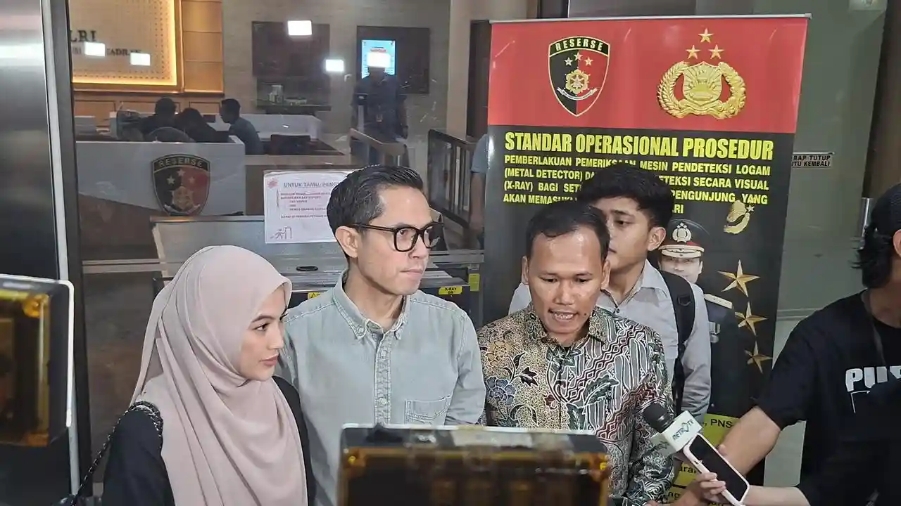 Peran Dude Herlino dan Alyssa Peran Dude Herlino dan Alyssa