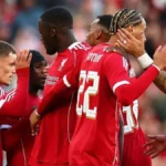 Liverpool Ikut Tersenyum